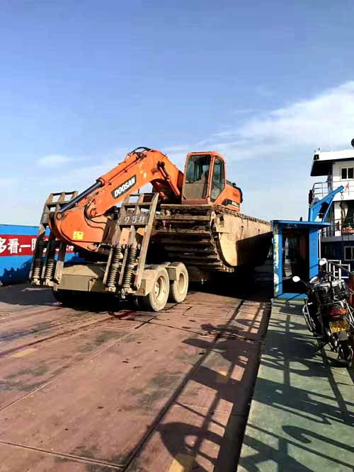 斗山 水上挖掘機出租改裝商丘浮箱底盤廠家